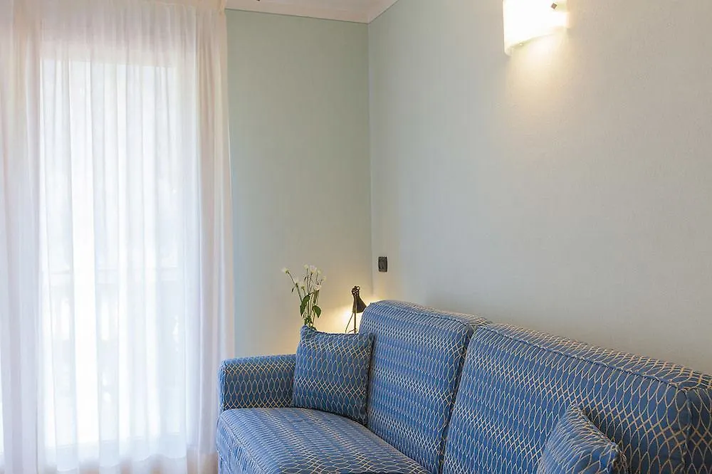 Residence Hotel Raggio Di Luce Ponte Di Legno 4*,  Italia